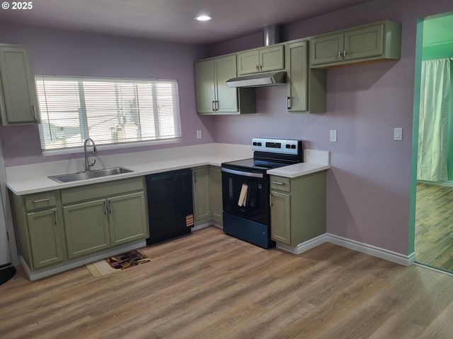 811 LAUREL Ave, Reedsport, OR 97467