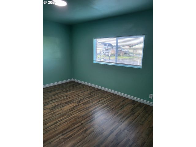 811 LAUREL Ave, Reedsport, OR 97467