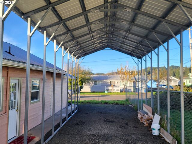 811 LAUREL Ave, Reedsport, OR 97467