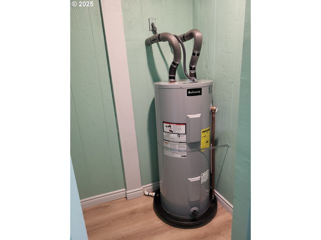 811 LAUREL Ave, Reedsport, OR 97467