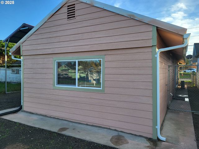 811 LAUREL Ave, Reedsport, OR 97467