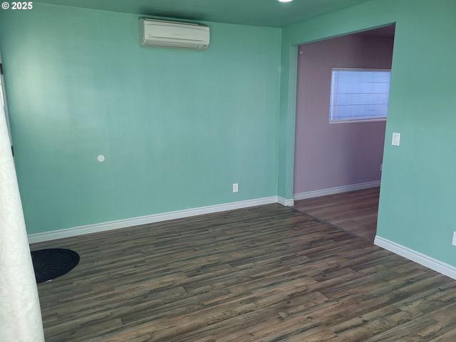 811 LAUREL Ave, Reedsport, OR 97467