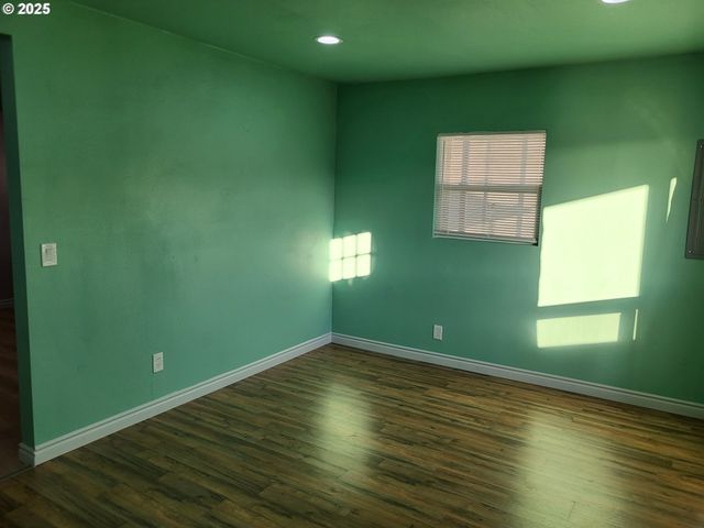 811 LAUREL Ave, Reedsport, OR 97467