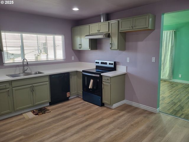 811 LAUREL Ave, Reedsport, OR 97467