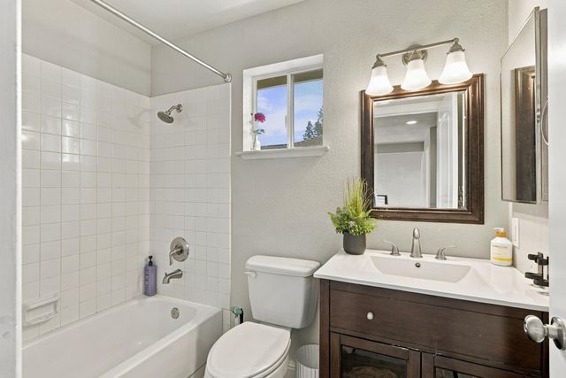 5640 Terrace Dr, Rocklin, CA 95765