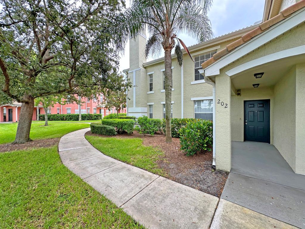 166 SW Peacock Boulevard 34-202, Port St Lucie, FL 34986
