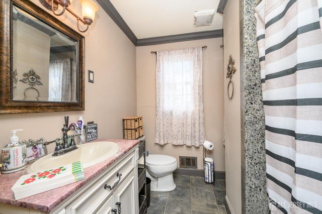6 Emery Drive, Whitehouse Station, NJ 08889