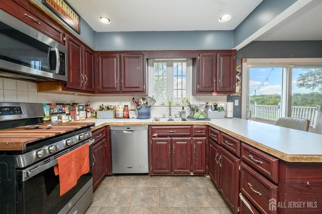6 Emery Drive, Whitehouse Station, NJ 08889