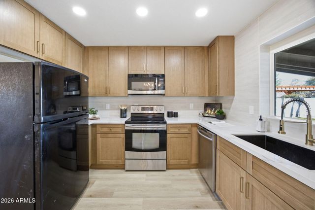 651 E GLADE Avenue, Mesa, AZ 85204