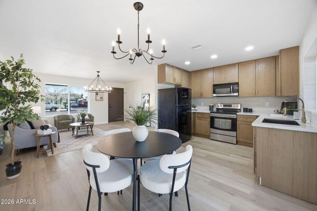 651 E GLADE Avenue, Mesa, AZ 85204