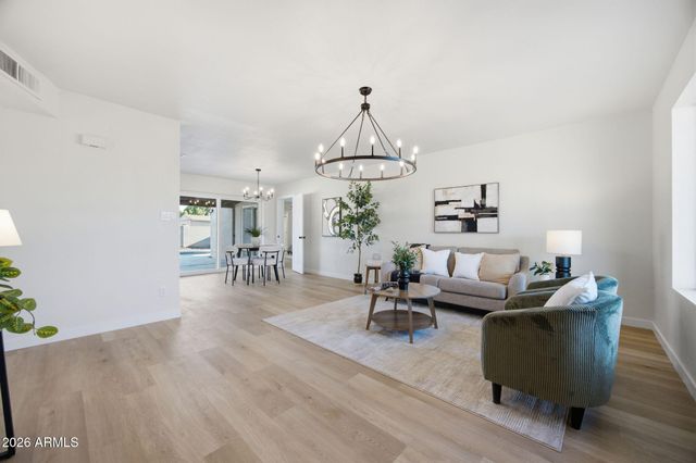 651 E GLADE Avenue, Mesa, AZ 85204