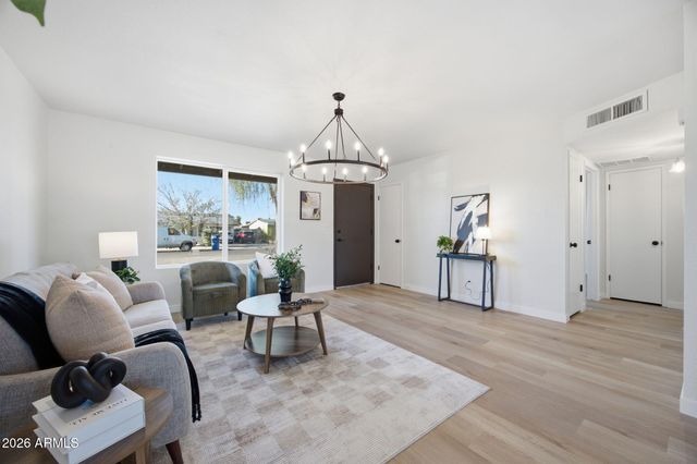 651 E GLADE Avenue, Mesa, AZ 85204