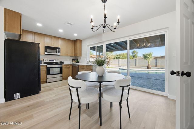 651 E GLADE Avenue, Mesa, AZ 85204