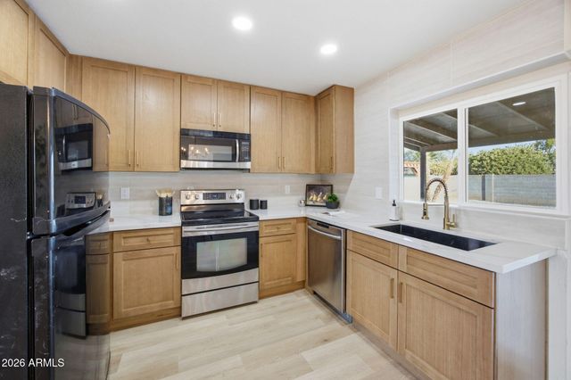 651 E GLADE Avenue, Mesa, AZ 85204