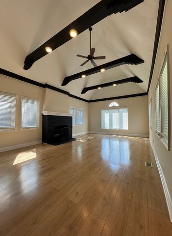 395 Surrey Lane, Crete, IL 60417