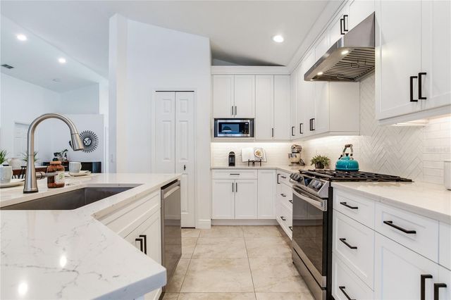 12134 BISHOPSFORD DRIVE, Tampa, FL 33626