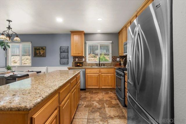 8677 Via Del Luz, El Cajon, CA 92021