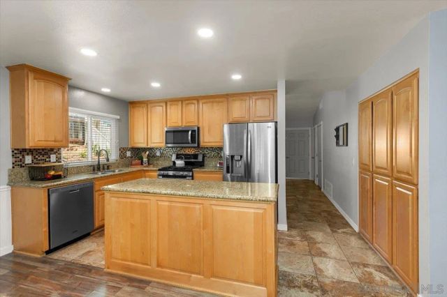 8677 Via Del Luz, El Cajon, CA 92021