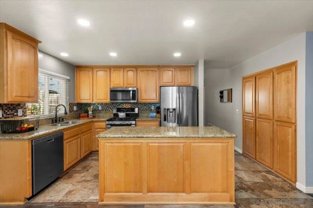 8677 Via Del Luz, El Cajon, CA 92021