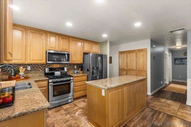 8677 Via Del Luz, El Cajon, CA 92021