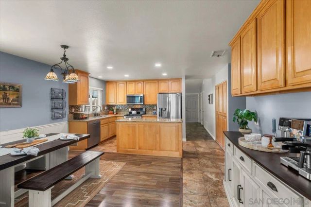 8677 Via Del Luz, El Cajon, CA 92021