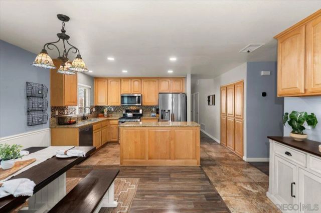 8677 Via Del Luz, El Cajon, CA 92021