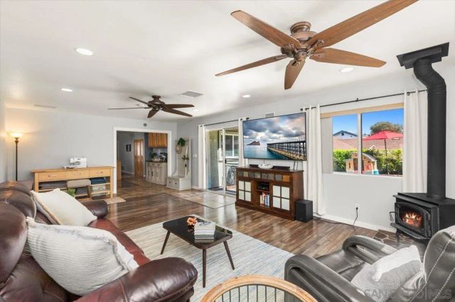 8677 Via Del Luz, El Cajon, CA 92021