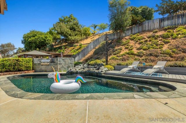8677 Via Del Luz, El Cajon, CA 92021