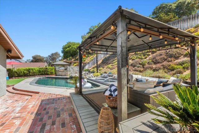 8677 Via Del Luz, El Cajon, CA 92021
