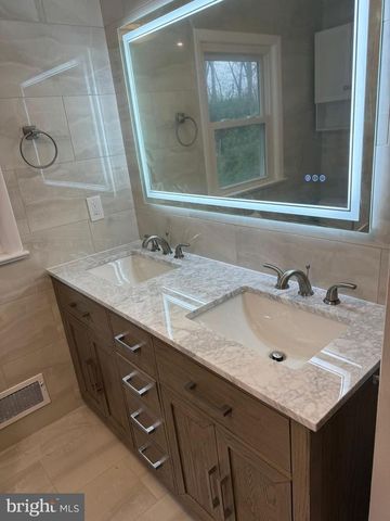 318 OAK LN, Princeton Junction, NJ 08550