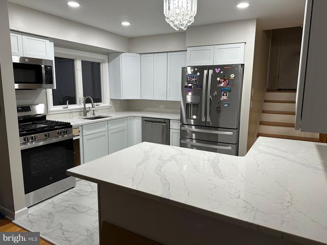 318 OAK LN, Princeton Junction, NJ 08550