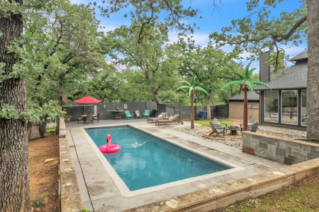 900 E Pioneer Circle, Argyle, TX 76226