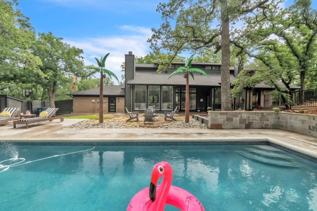 900 E Pioneer Circle, Argyle, TX 76226
