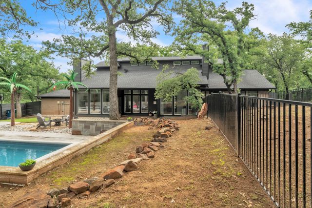 900 E Pioneer Circle, Argyle, TX 76226