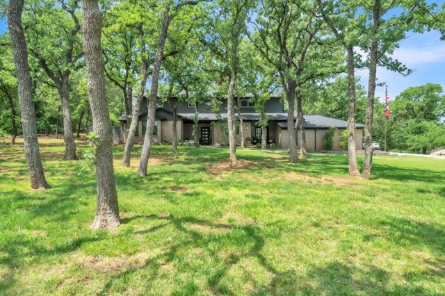 900 E Pioneer Circle, Argyle, TX 76226