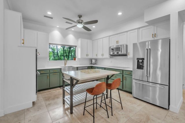 900 E Pioneer Circle, Argyle, TX 76226