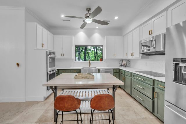 900 E Pioneer Circle, Argyle, TX 76226