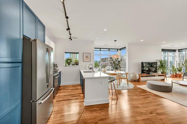 1550 E Royall PLACE #501, Milwaukee, WI 53202