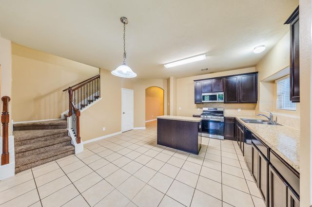 1127 Treasure Court, Baytown, TX 77521