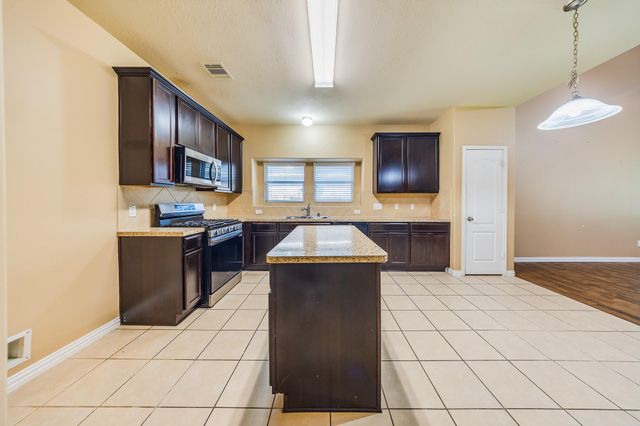 1127 Treasure Court, Baytown, TX 77521