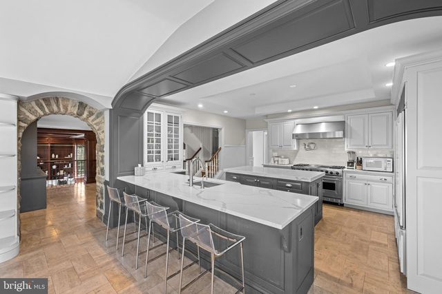 770 & 768 PARKES RUN LN, Villanova, PA 19085