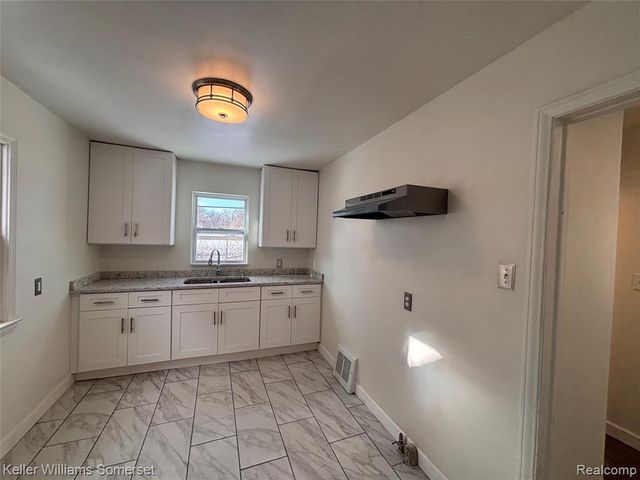 19425 Fenmore Street, Detroit, MI 48235