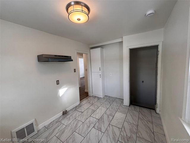 19425 Fenmore Street, Detroit, MI 48235