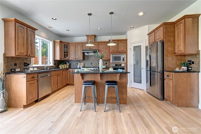 8032 124th Court NE, Kirkland, WA 98033