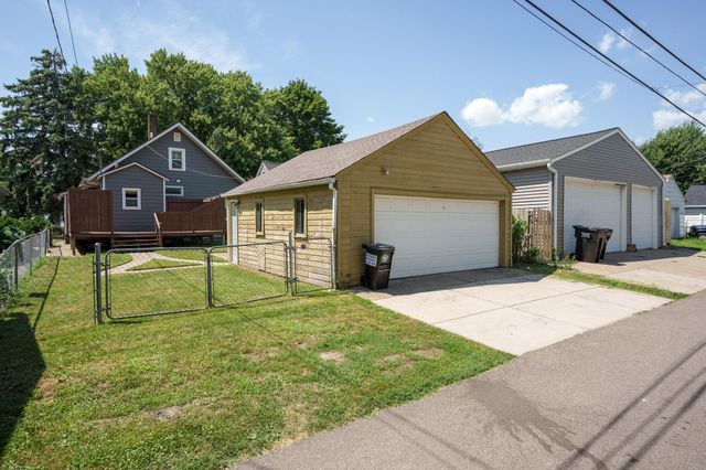 424 16th Avenue N, South Saint Paul, MN 55075