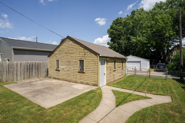 424 16th Avenue N, South Saint Paul, MN 55075