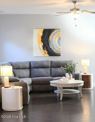 410 W Huckleberry Way, Rocky Point, NC 28457