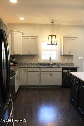 410 W Huckleberry Way, Rocky Point, NC 28457