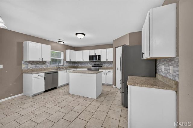 1400 Royal Forest Drive, Mascoutah, IL 62258