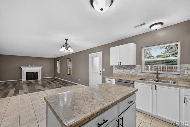 1400 Royal Forest Drive, Mascoutah, IL 62258